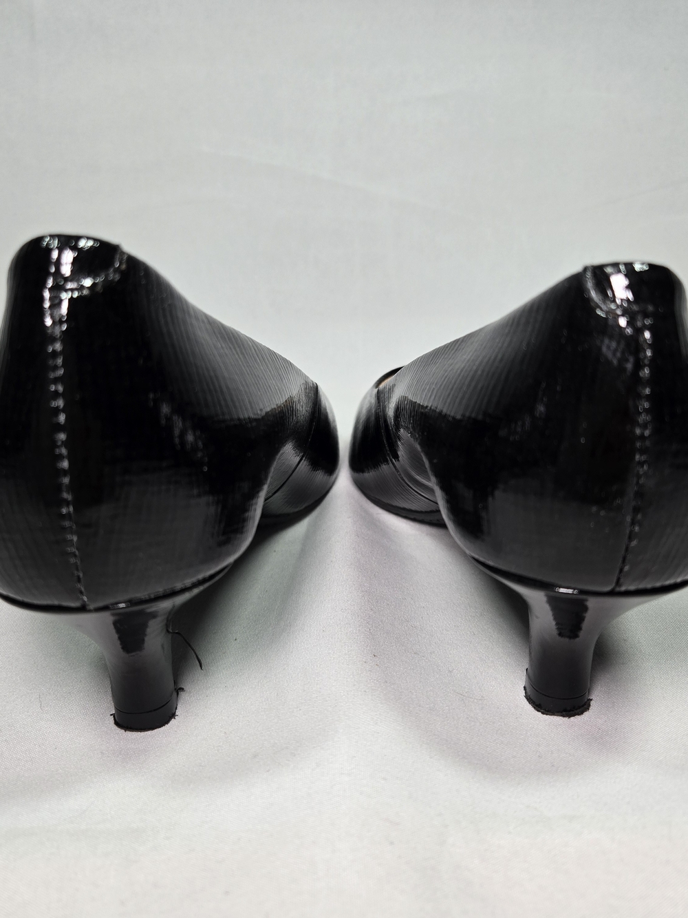 Alex Marie Womens 7.5 Black Patent Leather Kitten Heels Lizard Embossed - Picture 6 of 11
